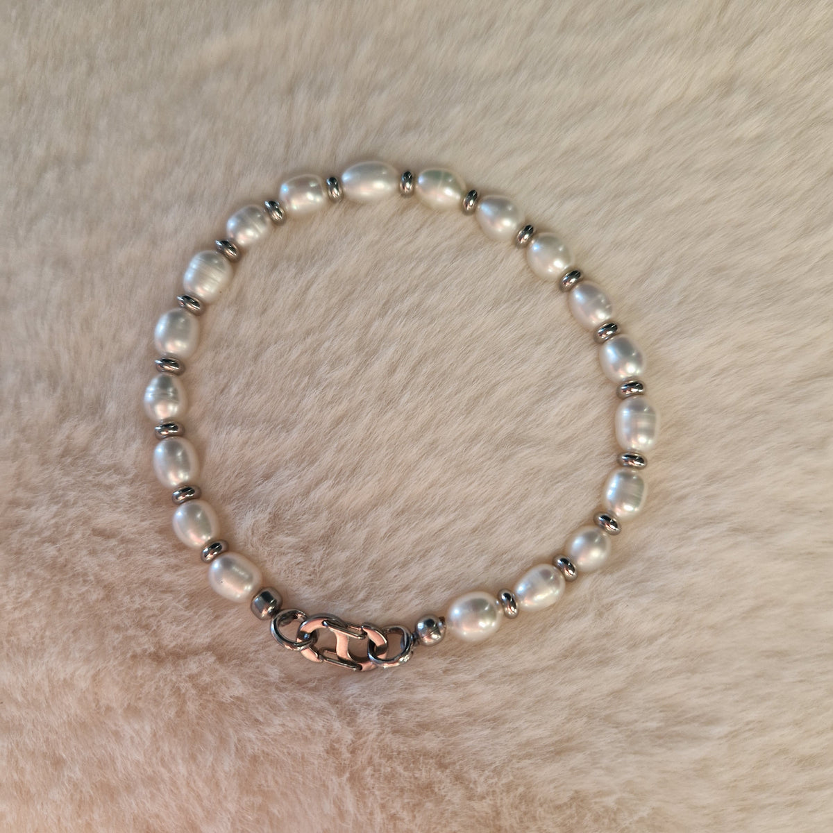 Zuzy Pearl Bracelet