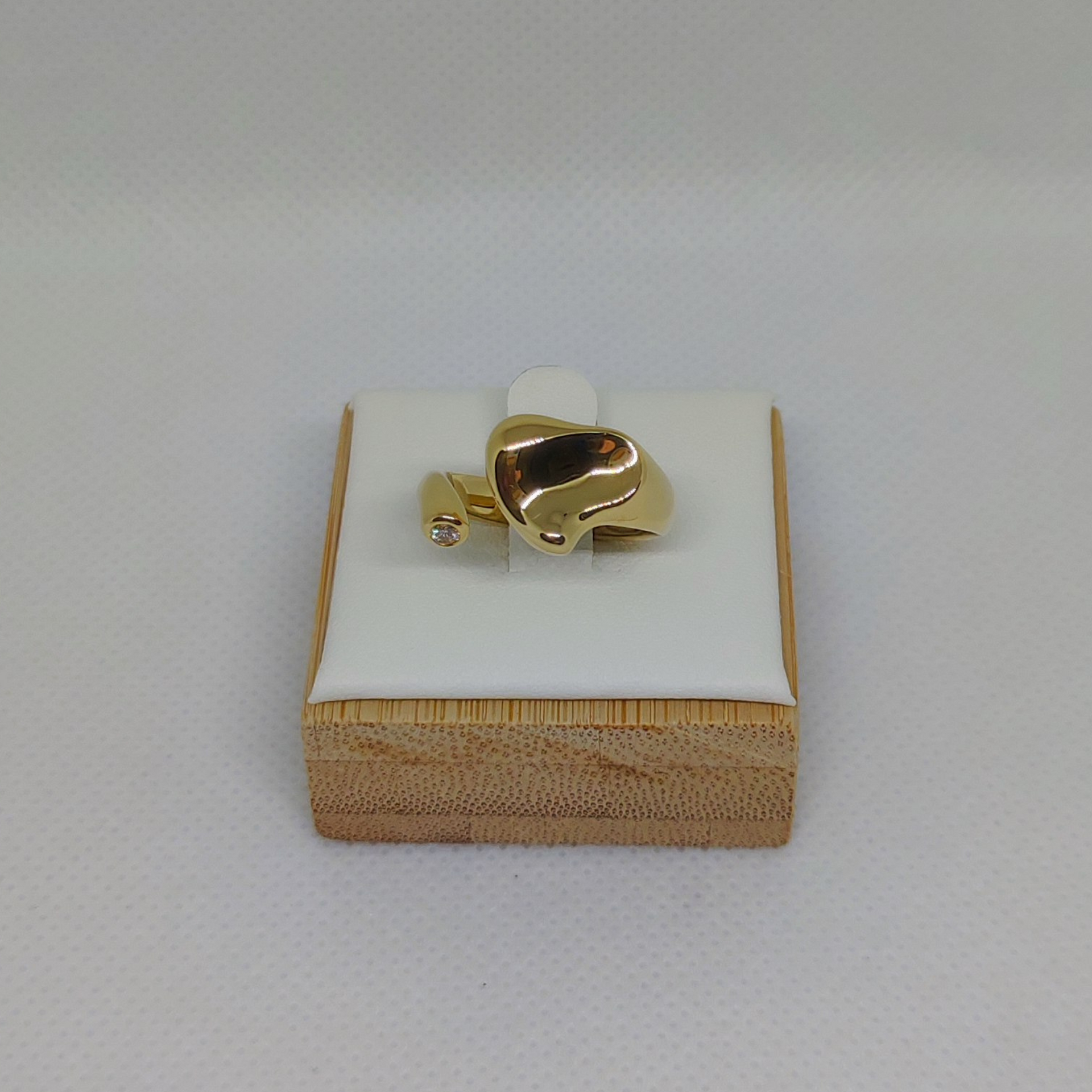ティファニー 美品 キャッチ 片耳 750 K18 ゴールド NR2e Tiffany & Co. - ティファニー 美品 キャッチ 750 K18 ゴールド