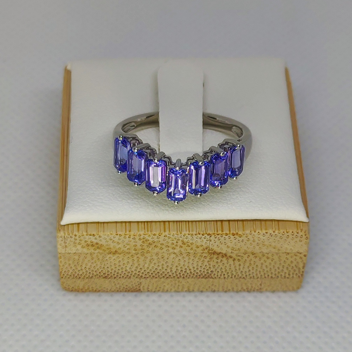 1.9ct Tanzanite V-Ring