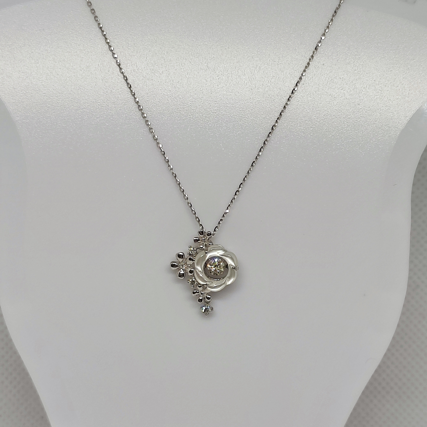 K18 Japan White Gold Necklace with Natural Shell and Diamond Accents