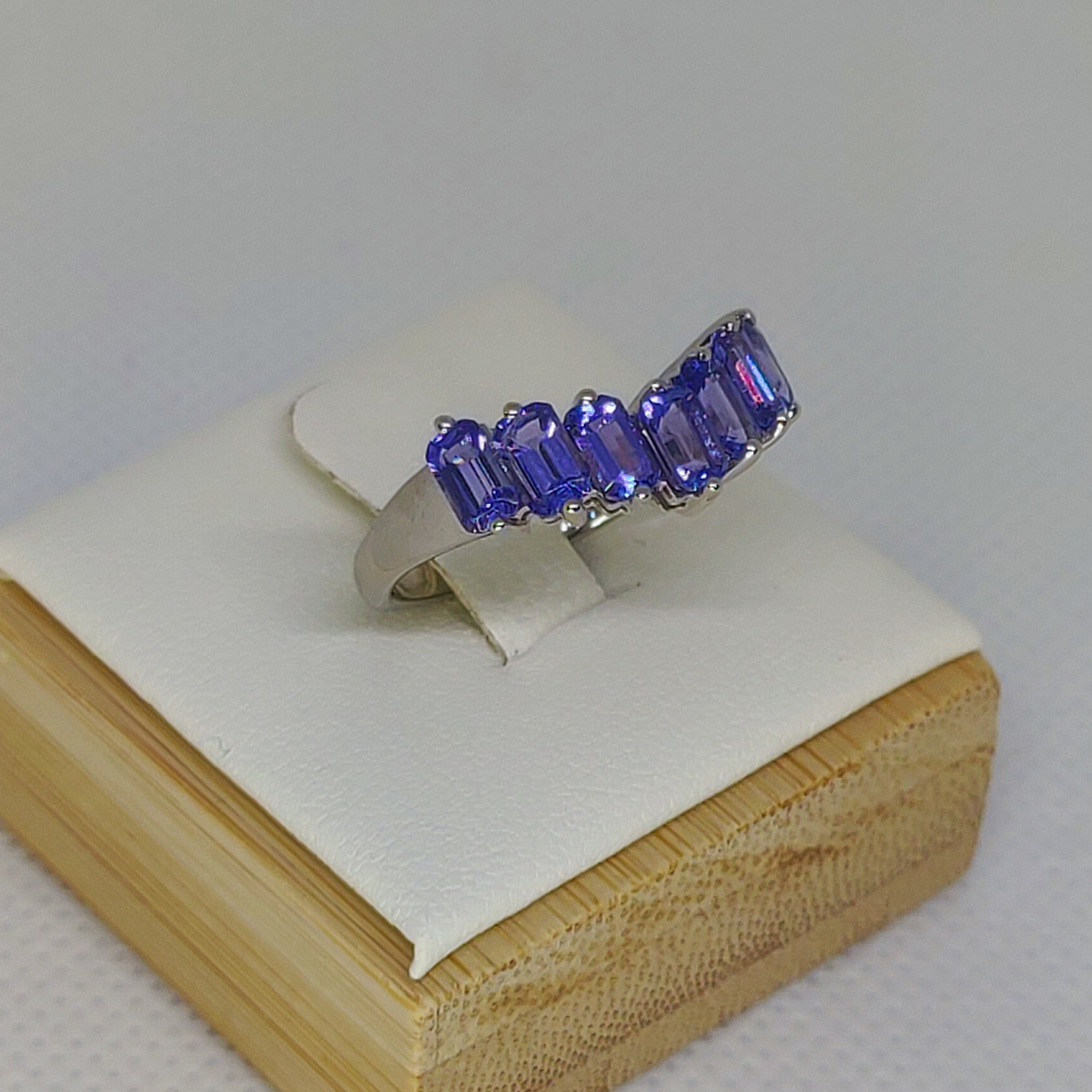 1.9ct Tanzanite V-Ring
