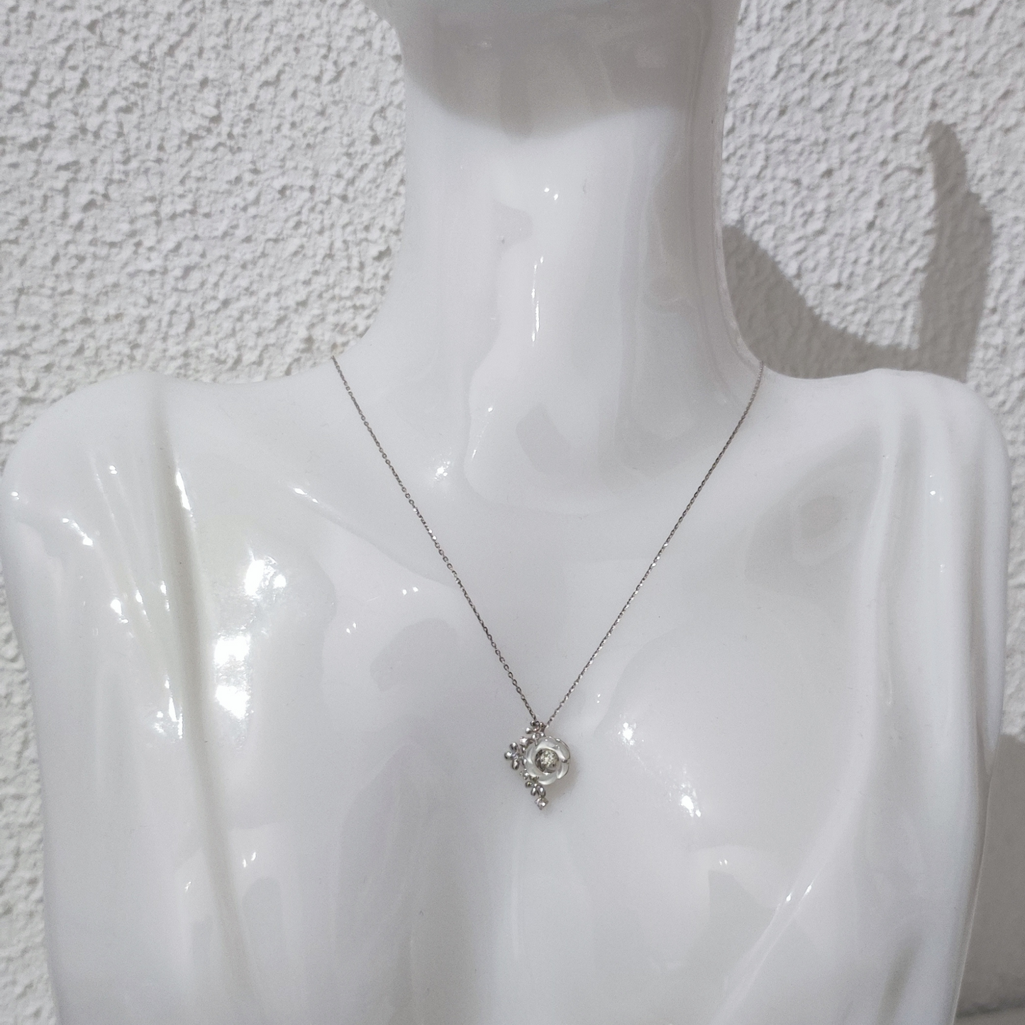 K18 Japan White Gold Necklace with Natural Shell and Diamond Accents